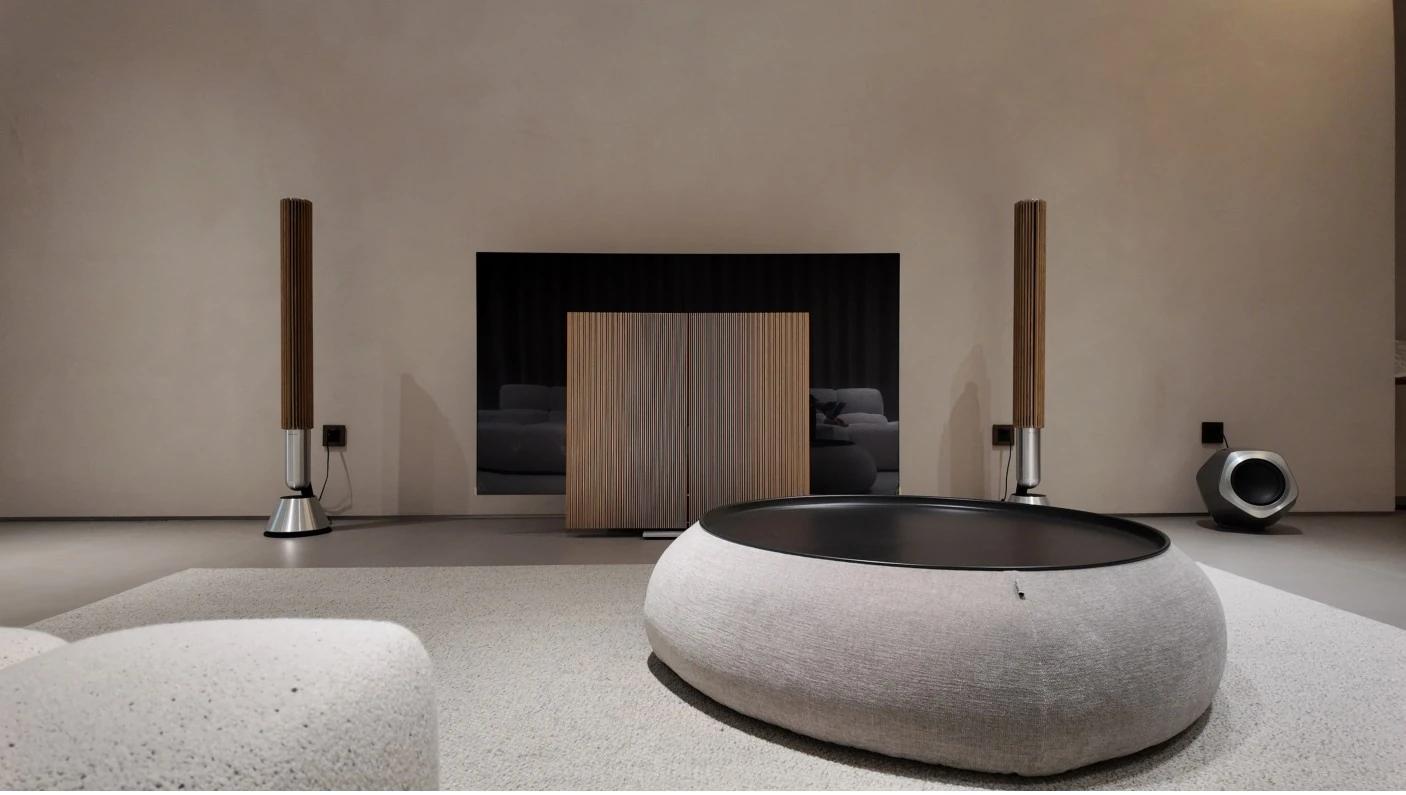 Minimal living space with natural materials and considered lighting